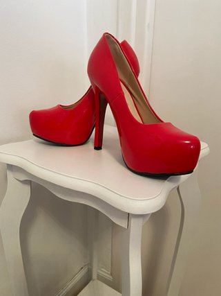 Zapatos con plataforma rojos