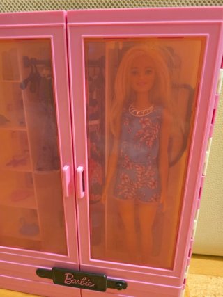 Maletín Armario Barbie con Muñeca