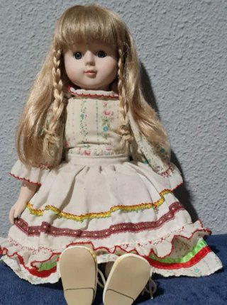 Muñeca de porcelana vintage