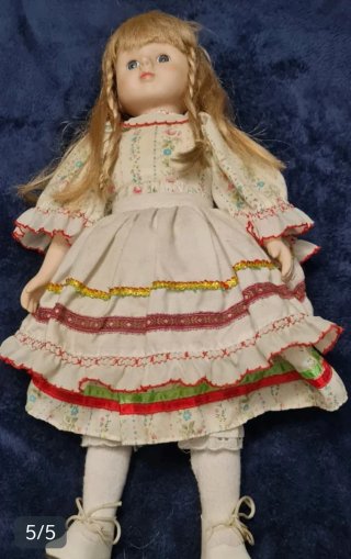 Muñeca de porcelana vintage