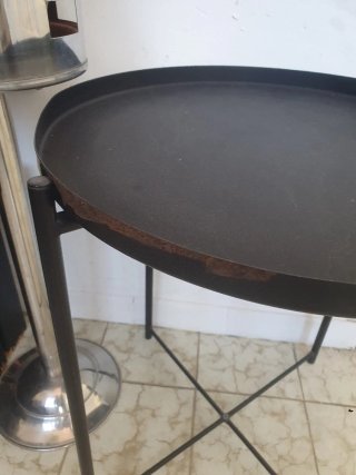 Mesa auxiliar redonda negra extraíble