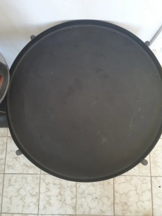 Mesa auxiliar redonda negra extraíble