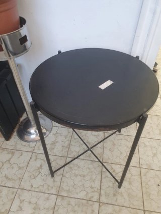 Mesa auxiliar redonda negra extraíble