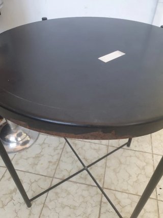 Mesa auxiliar redonda negra extraíble