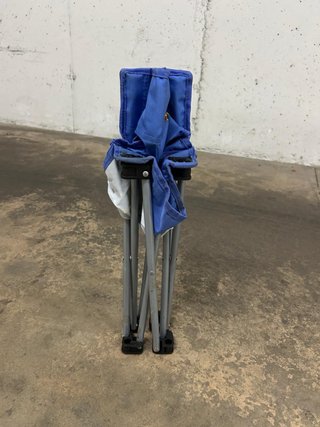 Silla plegable azul y gris