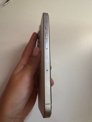 iPhone 15 Pro Plata.