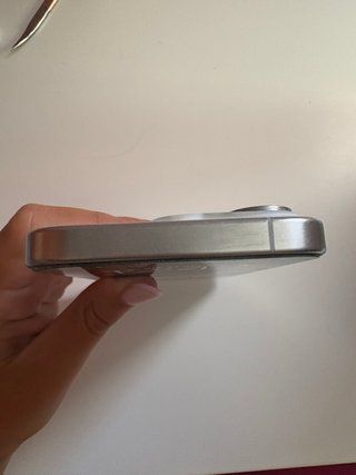 iPhone 15 Pro Plata.