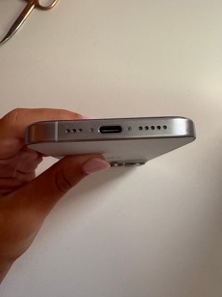 iPhone 15 Pro Plata.