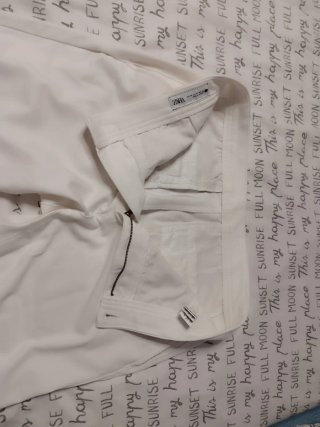 Pantalones blancos Zara Talla M y stussy