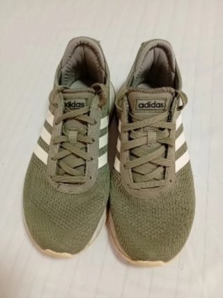 Zapatillas Adidas verdes y blancas