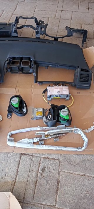 Salpicadero y  Airbags Toyota auris híbrido e150
