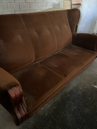 Divano vintage in velluto marrone