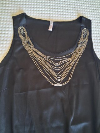 Vestido negro seda con pedrería estilo boho