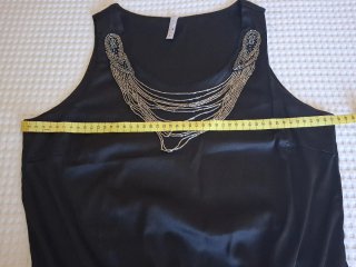 Vestido negro seda con pedrería estilo boho