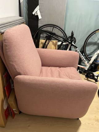 Sillón rosa Ikea con reposapiés