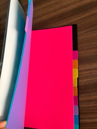 Carpeta con separadores de colores