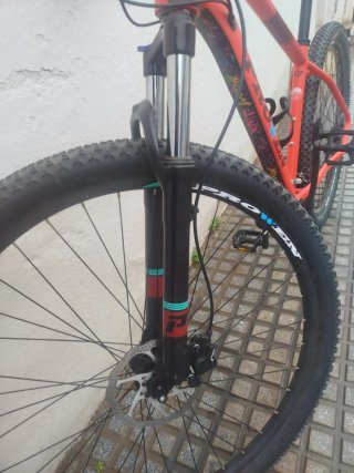 Bicicleta de Montaña Roja