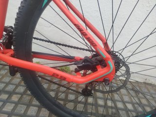 Bicicleta de Montaña Roja