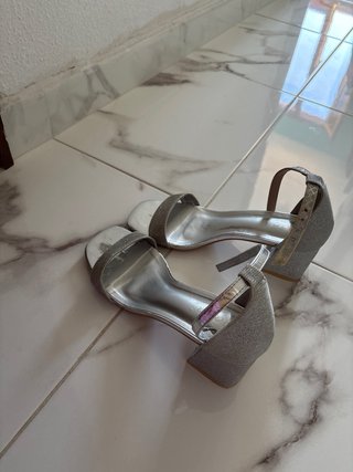 Sandalias tacón plateadas