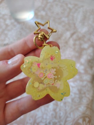 Llavero Flor de Cerezo Hecho a Mano