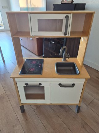 Cocina de juguete de madera