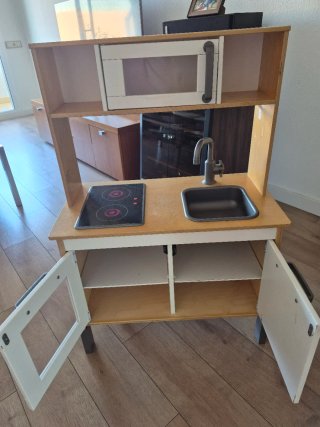 Cocina de juguete de madera