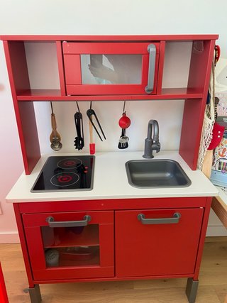 Cocinita DUKTIG IKEA + comida vajilla y accesorios