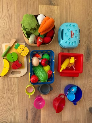 Cocinita DUKTIG IKEA + comida vajilla y accesorios