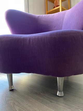 Butaca morada de tela