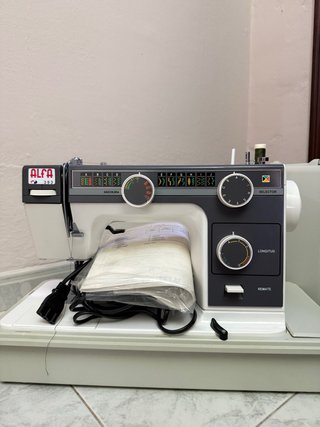 Máquina de coser Alfa 393