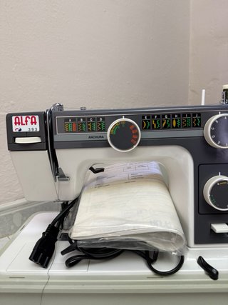 Máquina de coser Alfa 393