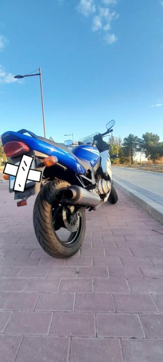 Suzuki GS500F 2005 Azul y Blanco
