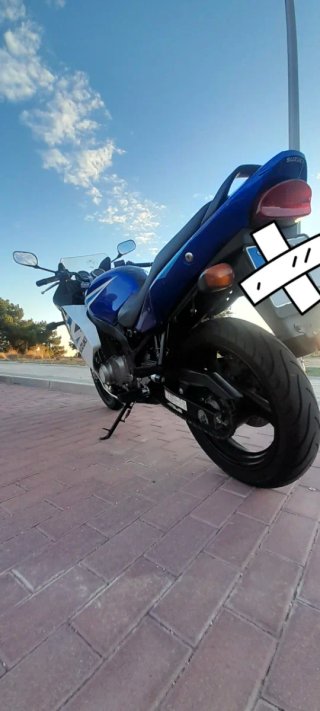 Suzuki GS500F 2005 Azul y Blanco