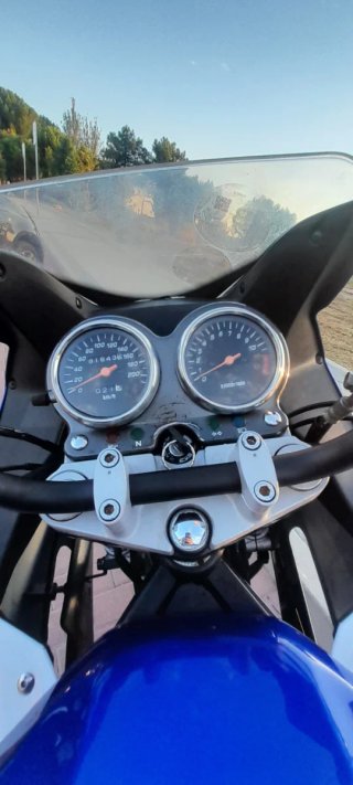 Suzuki GS500F 2005 Azul y Blanco