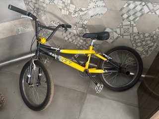 Bicicleta Monty BMX Negra y Amarilla