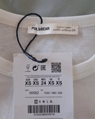 Camiseta blanca corta con estampado