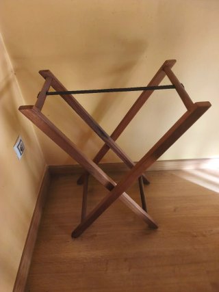 Mesa auxiliar plegable con bandeja