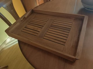 Mesa auxiliar plegable con bandeja