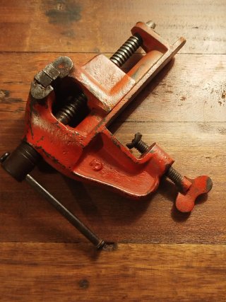 Tornillo de banco antiguo