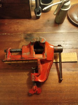 Tornillo de banco antiguo