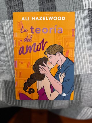 Libro. La teoría del amor – Ali Hazelwood