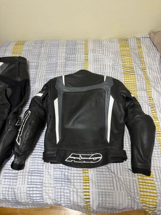 Traje de moto AXO MG4 negro y blanco