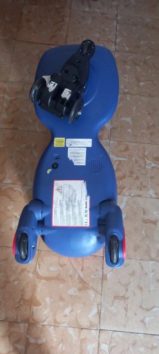 Cochecito infantil azul y rojo