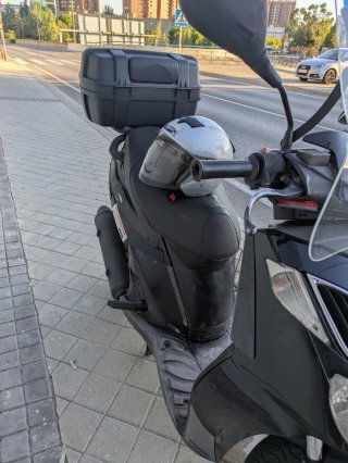 Moto Scooter Aprilia 125 Negra