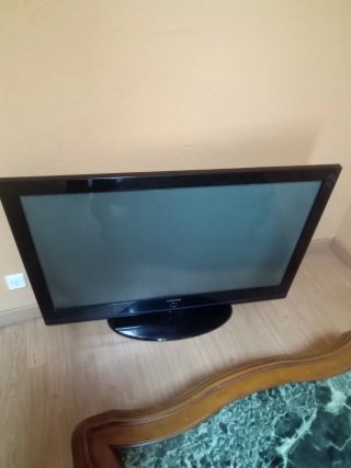 Televisor Samsung 123cm Ancho x 80cm Alto y tdt.