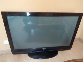 Televisor Samsung 123cm Ancho x 80cm Alto y tdt.