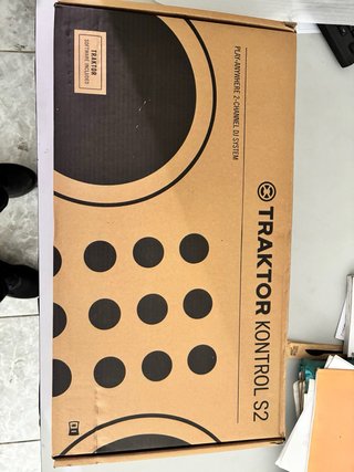Mesa de mezclas Traktor Kontrol S2