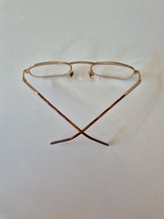 Gafas vintage doradas, estilo cartier, miu miu.
