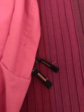 Mochila rosa con número 23