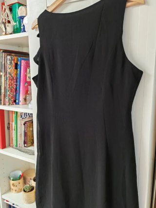 Vestido Antea negro talla 44 con volante